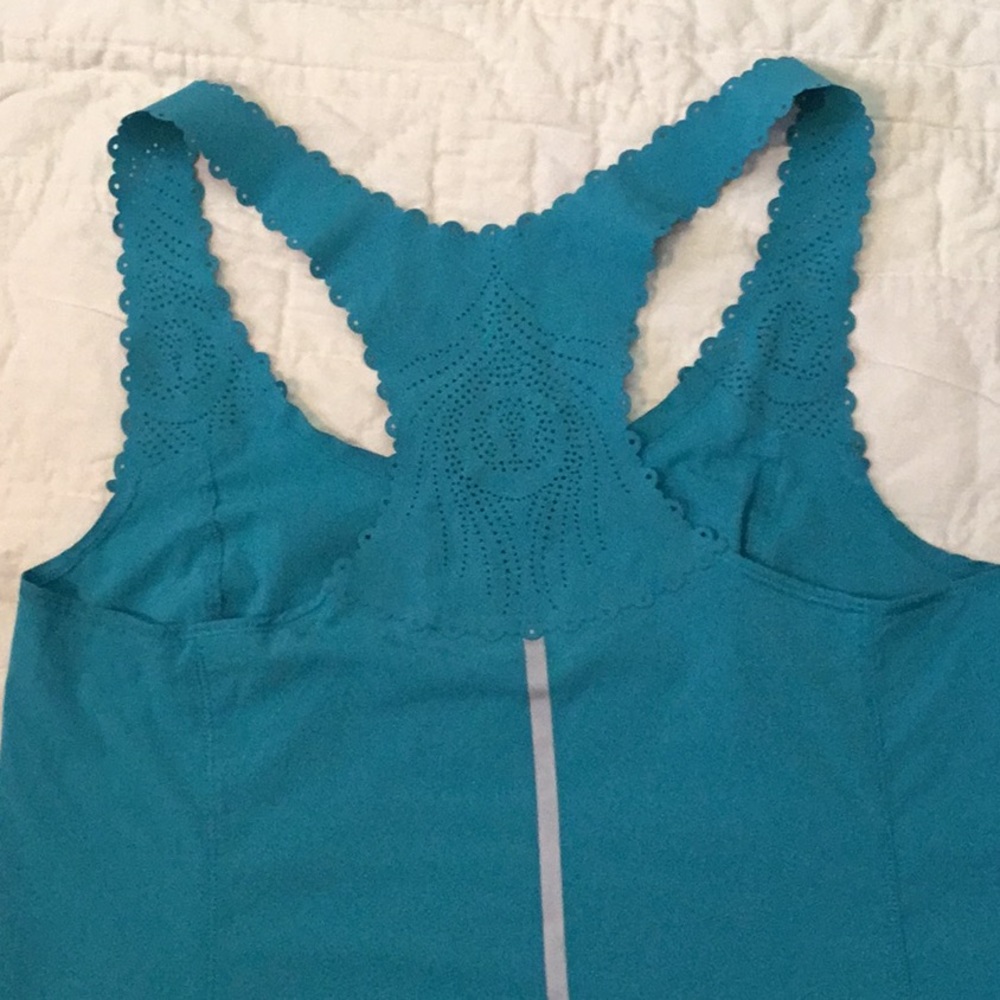 Lululemon Teal Run A Marathon Singlet - Picture 5 of 6
